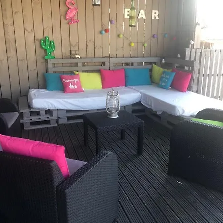 Piscine, Jacuzzi 2p Monflanquin Hébergement de vacances *