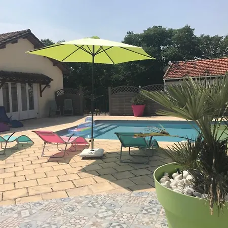 Piscine, Jacuzzi 2p Monflanquin Hébergement de vacances Savignac-sur-Leyze