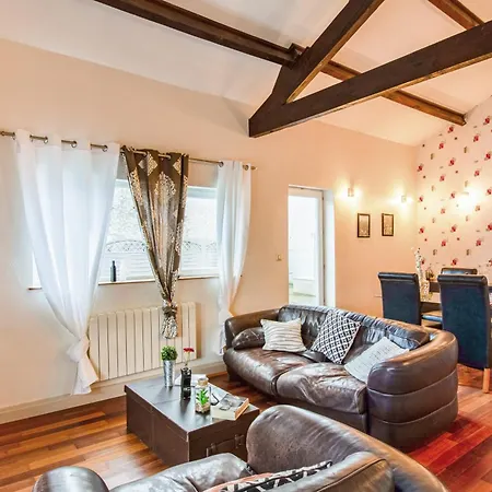 Piscine, Jacuzzi 2p Monflanquin Hébergement de vacances Savignac-sur-Leyze