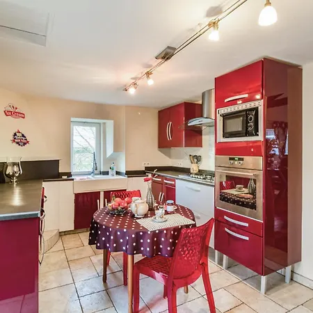 Piscine, Jacuzzi 2p Monflanquin Hébergement de vacances *