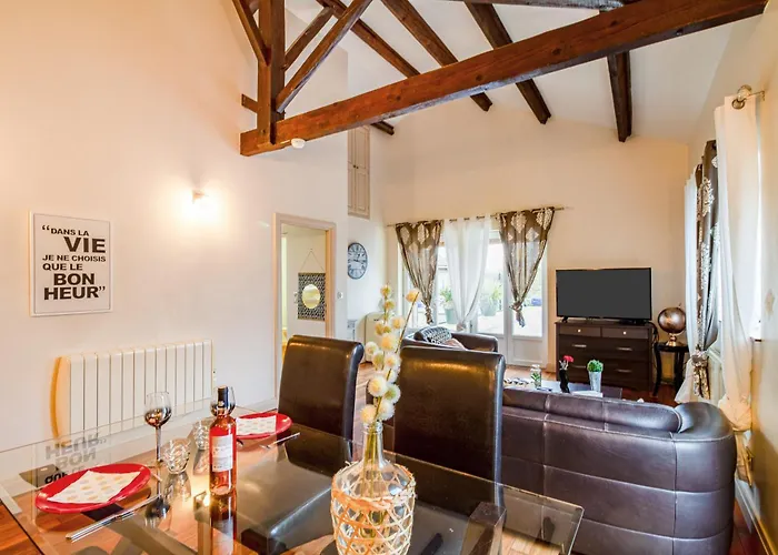 Feriehus Piscine, Jacuzzi 2p Monflanquin *